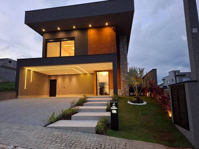 #153 - Casa para Venda em Santana de Parnaíba - SP